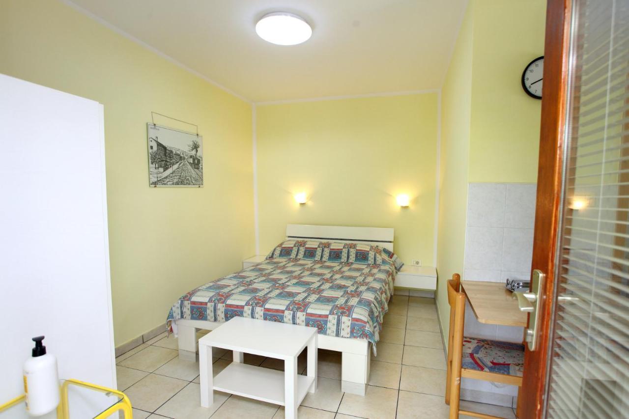 Dino Studio And Room Apartments Portoroz Ngoại thất bức ảnh
