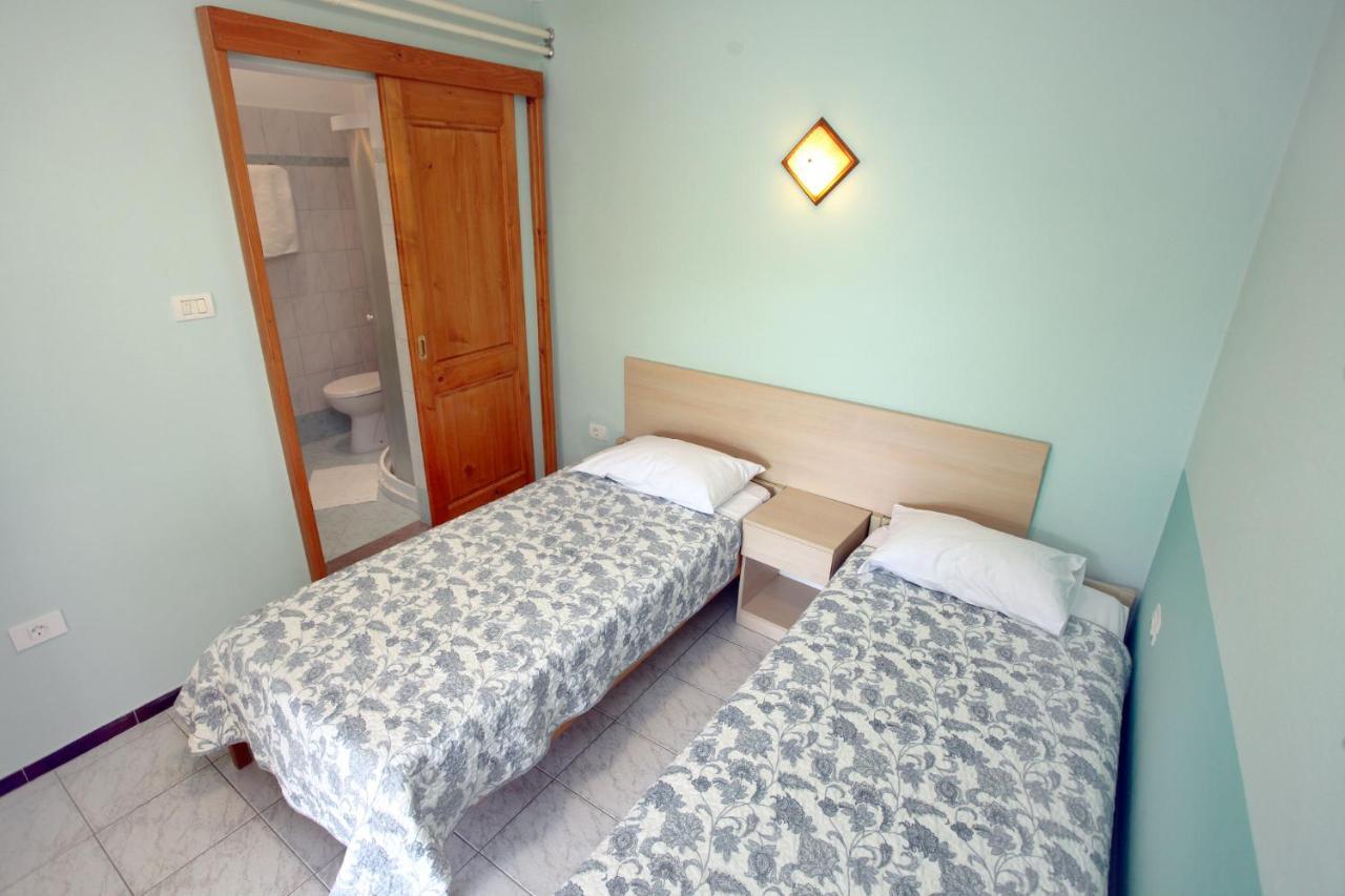 Dino Studio And Room Apartments Portoroz Ngoại thất bức ảnh